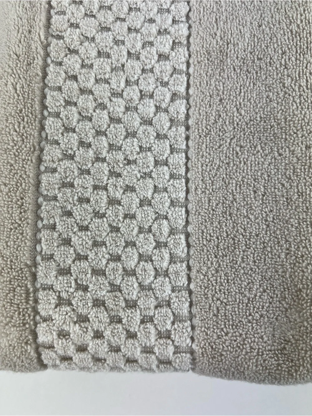 DKNY Bath Towels Tan White Textured Soft Plush 100% Cotton 2 Pc Set NEW